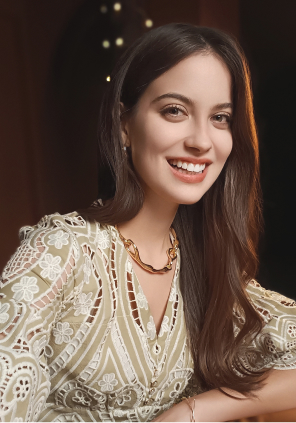 256GB Super-large storage capacity. Years of precious memories. 12